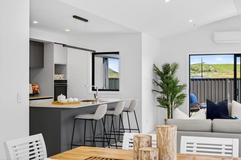 Photo of property in 14 Annie Aranui Drive, Poraiti, 4182