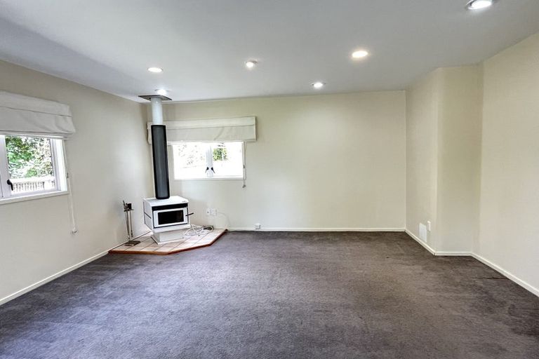 Photo of property in 2/21 Calypso Place, Rothesay Bay, Auckland, 0630