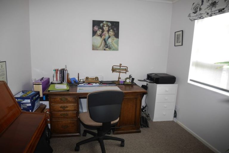 Photo of property in 38 Rosewood Place, Paraparaumu, 5032