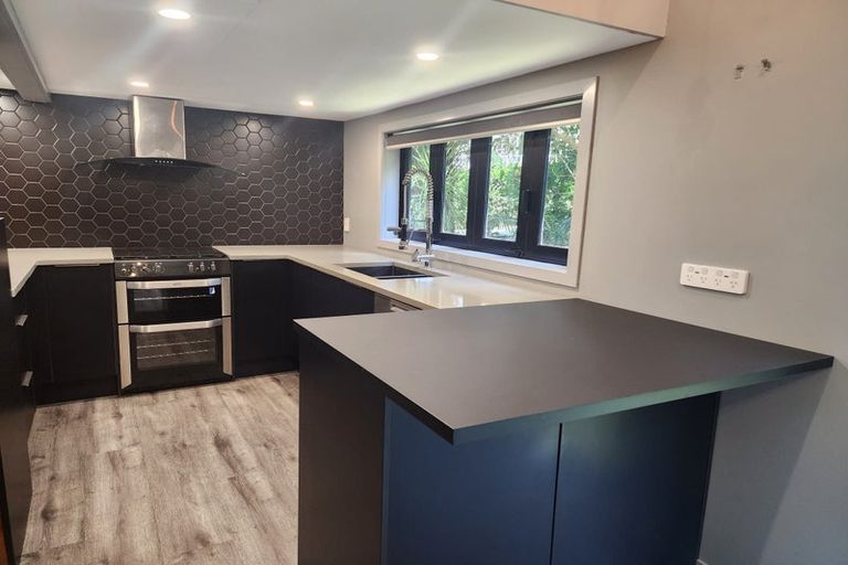 Photo of property in 1/2 Heathcote Road, Castor Bay, Auckland, 0620