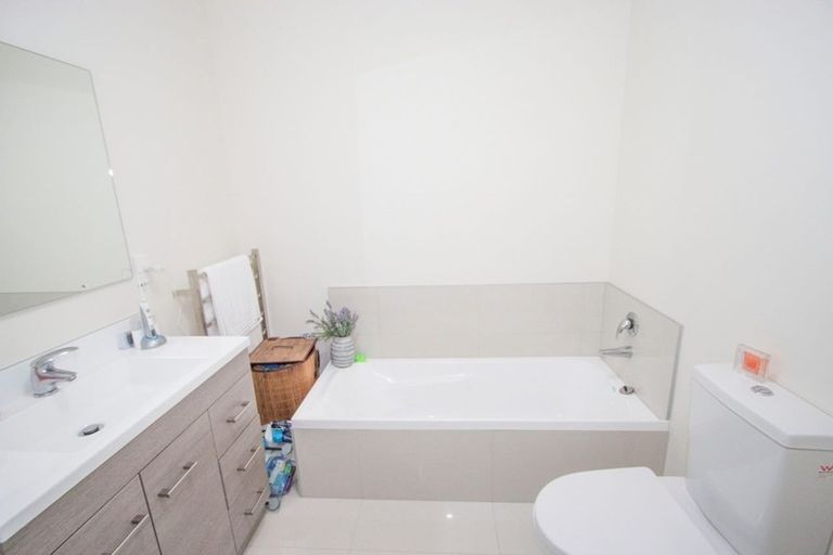 Photo of property in 17 Hakawai Avenue, Takanini, 2112