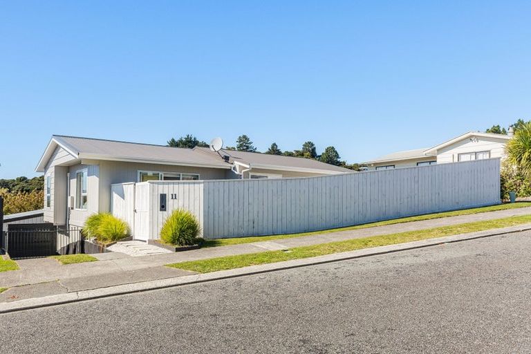 Photo of property in 11 Parkinson Close, Whitby, Porirua, 5024
