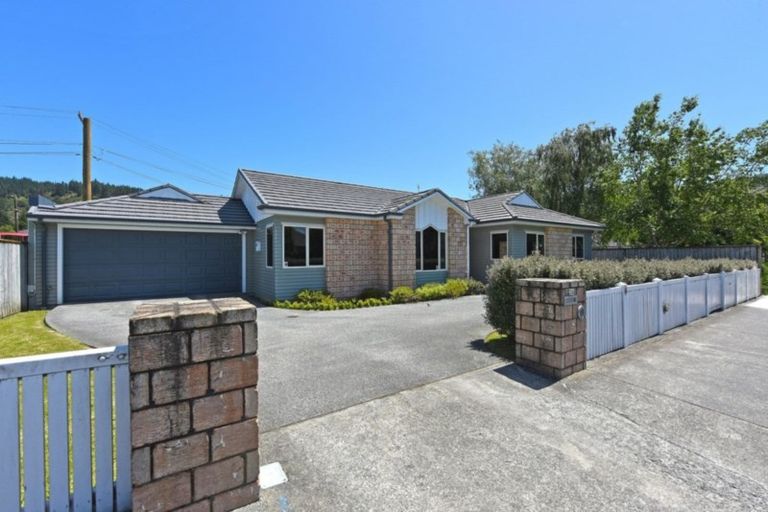 Photo of property in 2a Field Street, Silverstream, Upper Hutt, 5019