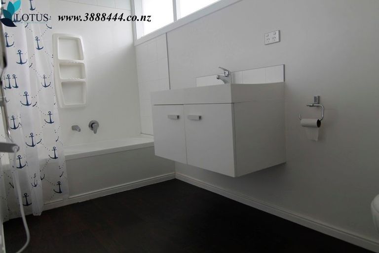 Photo of property in 39 Prestons Road, Redwood, Christchurch, 8051