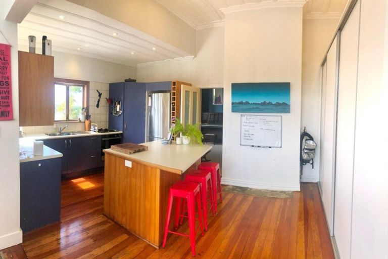 Photo of property in 19 Huapai Street, Onehunga, Auckland, 1061