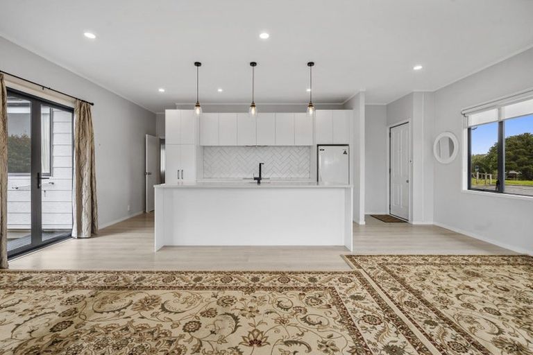 Photo of property in 4a Barron Drive, Green Bay, Auckland, 0604