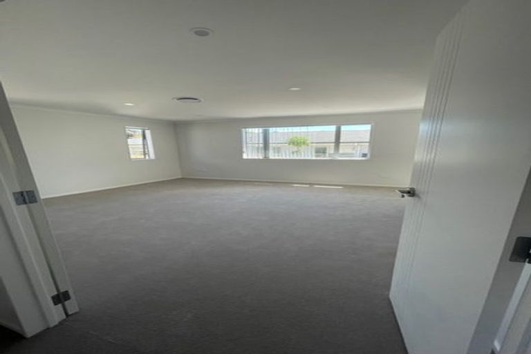 Photo of property in 30b Sorrel Crescent, Bucklands Beach, Auckland, 2012