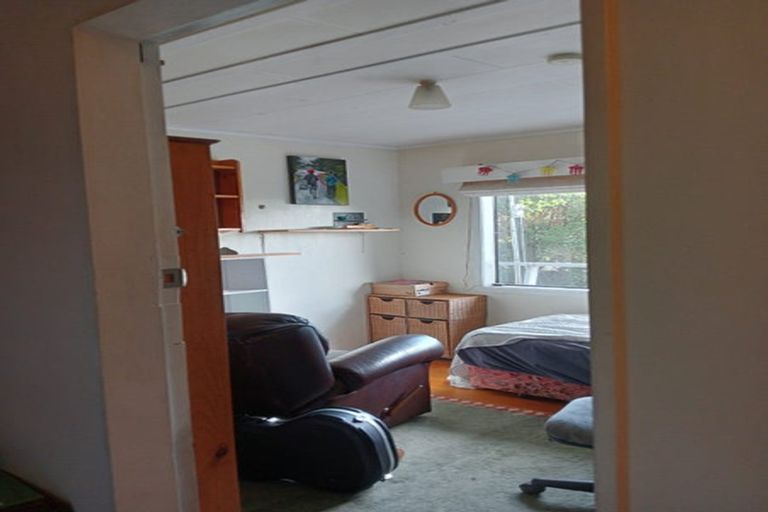 Photo of property in 11 Te Pari Pari Road, Pukerua Bay, 5026