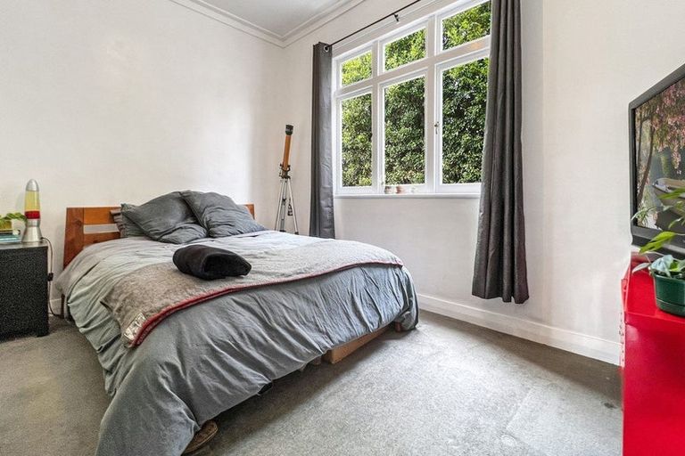 Photo of property in 5 Don Buck Road, Henderson, Auckland, 0614