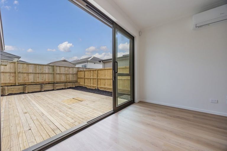 Photo of property in 17 Cara Avenue, Kumeu, 0810