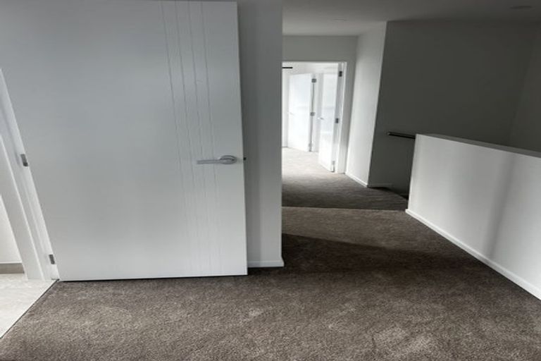 Photo of property in 7/233 Great North Road, Henderson, Auckland, 0612