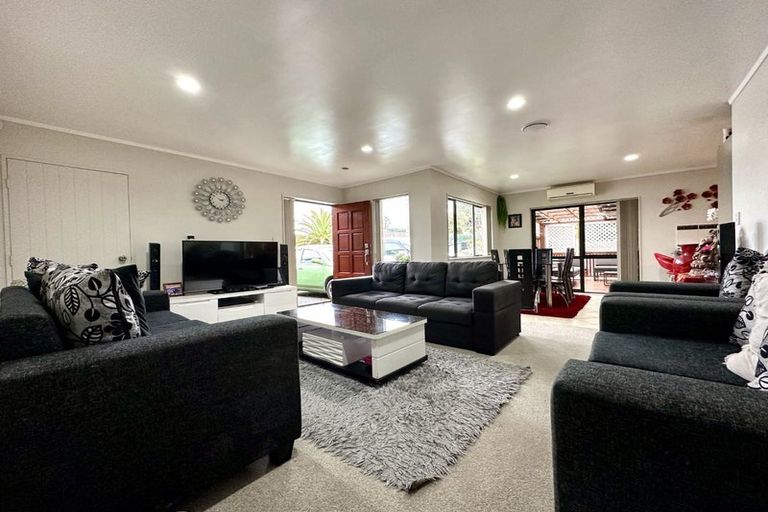 Photo of property in 60a Donovan Avenue, Massey, Auckland, 0614
