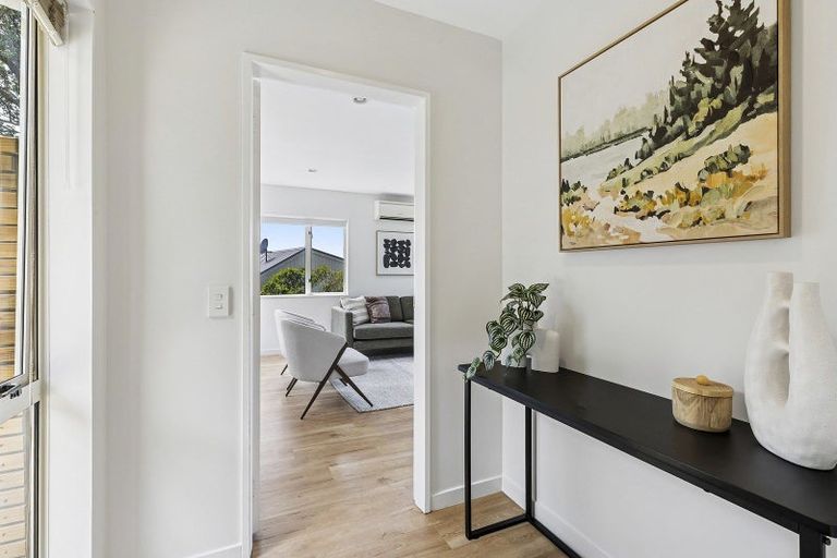 Photo of property in 35 Chartwell Drive, Crofton Downs, Wellington, 6035