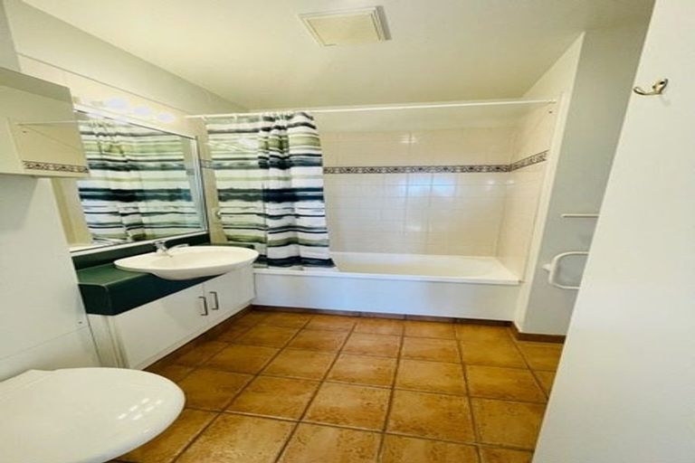 Photo of property in 5/21 Hewitts Road, Merivale, Christchurch, 8014