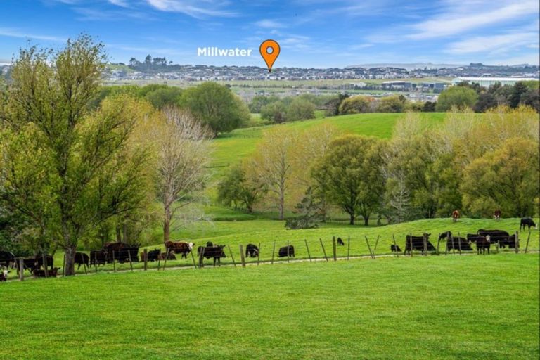 Photo of property in 107 Cemetery Road, Wainui, 0992