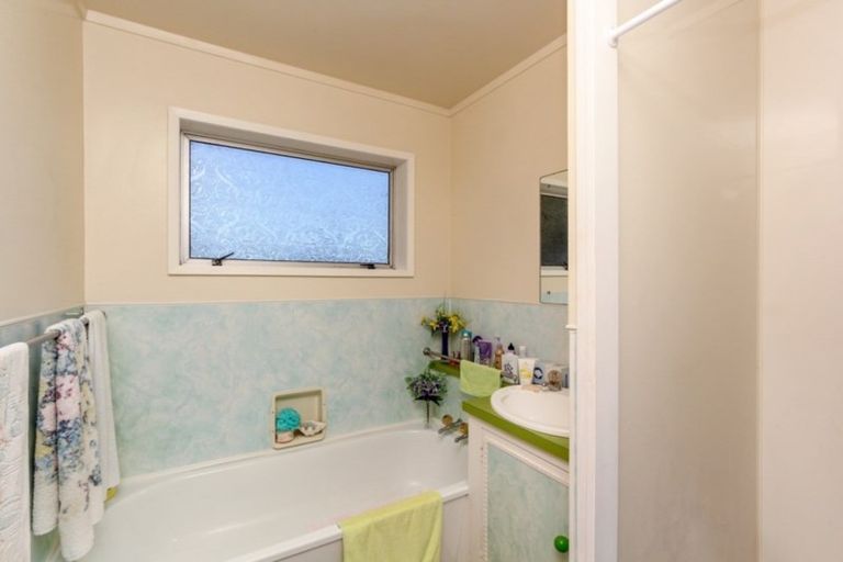 Photo of property in 2/4 Scott Street, Moturoa, New Plymouth, 4310