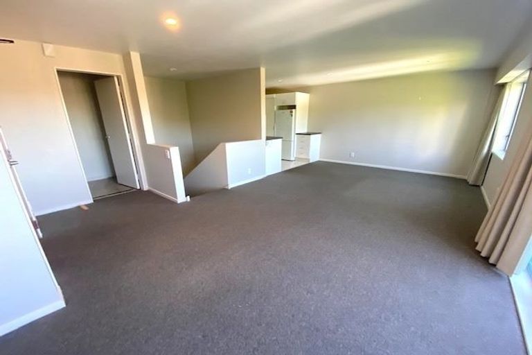 Photo of property in 2/93a Kelburn Parade, Kelburn, Wellington, 6012