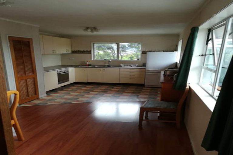 Photo of property in 70 Millbrook Road, Henderson, Auckland, 0612