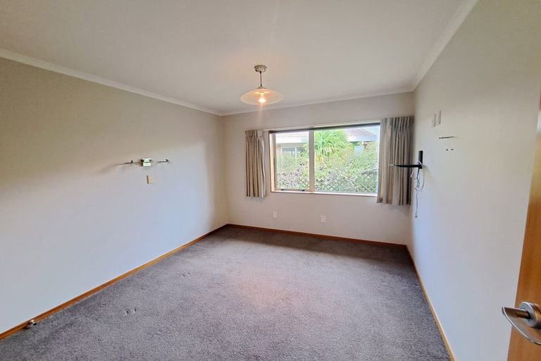 Photo of property in 2 Kawaroa Lane, New Plymouth, 4310