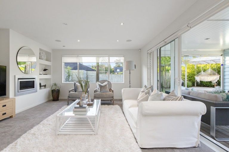 Photo of property in 34 Oceania Place, Mellons Bay, Auckland, 2014