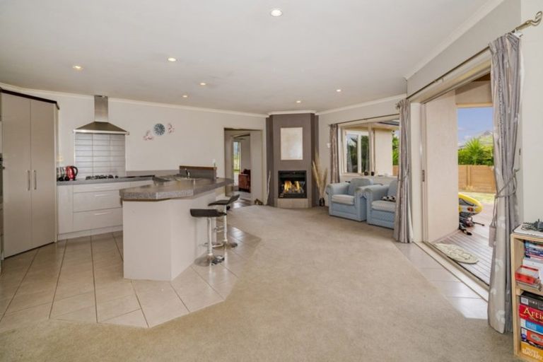 Photo of property in 9 Waitotara Way, Whitianga, 3510