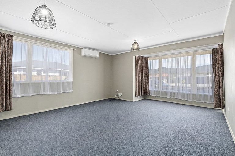 Photo of property in 9 Phar Lap Grove, Trentham, Upper Hutt, 5018