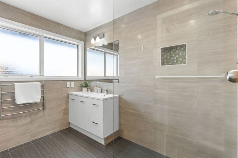 Photo of property in 63 Denise Crescent, Hornby, Christchurch, 8042