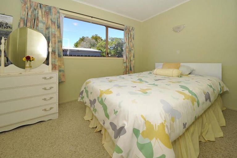 Photo of property in 2/12 Waimai Avenue, Weymouth, Auckland, 2103