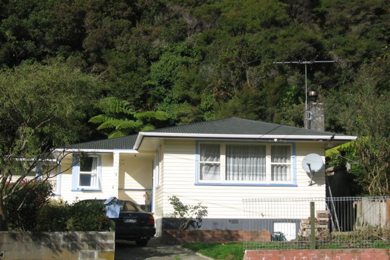 Photo of property in 9 Shackleton Grove, Stokes Valley, Lower Hutt, 5019