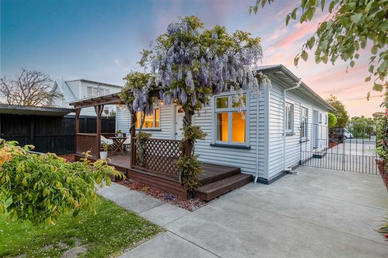 Photo of property in 44 Stapletons Road, Richmond, Christchurch, 8013