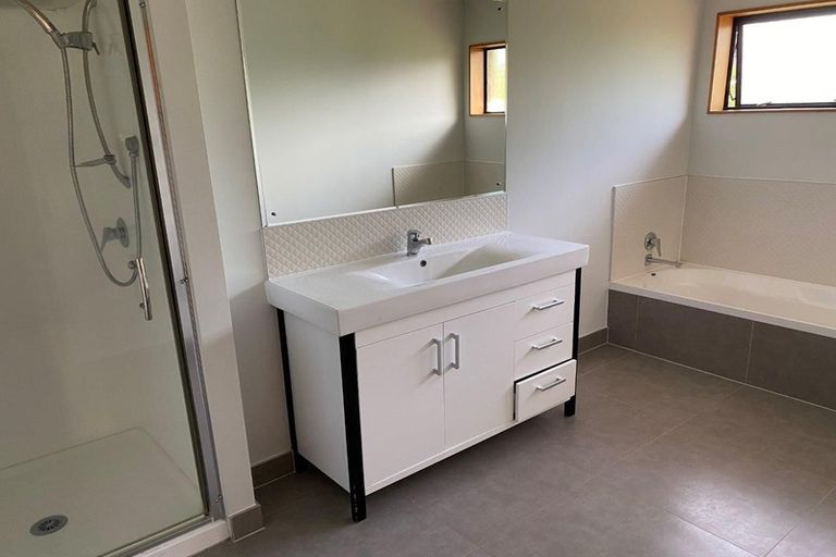 Photo of property in 43 Greenvalley Rise, Glenfield, Auckland, 0629