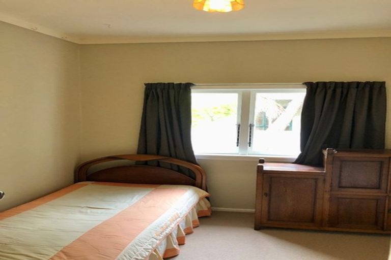 Photo of property in 38 The Esplanade, Eastern Beach, Auckland, 2012