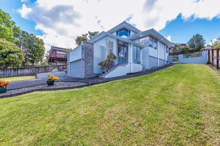 Photo of property in 13 Lagoon Way, West Harbour, Auckland, 0618
