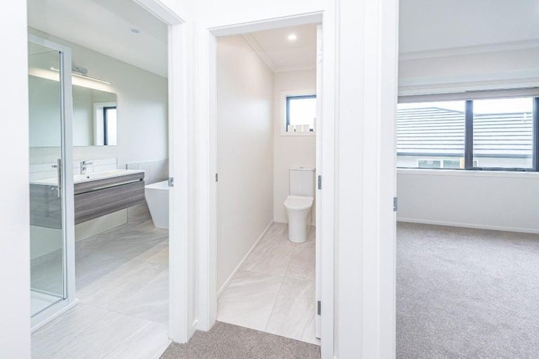 Photo of property in 32 Tirimoana Place, Otamatea, Whanganui, 4501