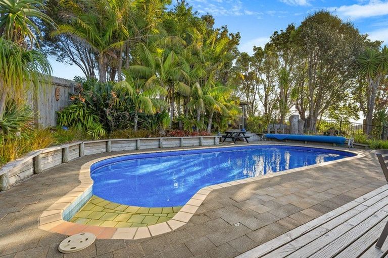 Photo of property in 84 Brick Bay Drive, Sandspit, Warkworth, 0982