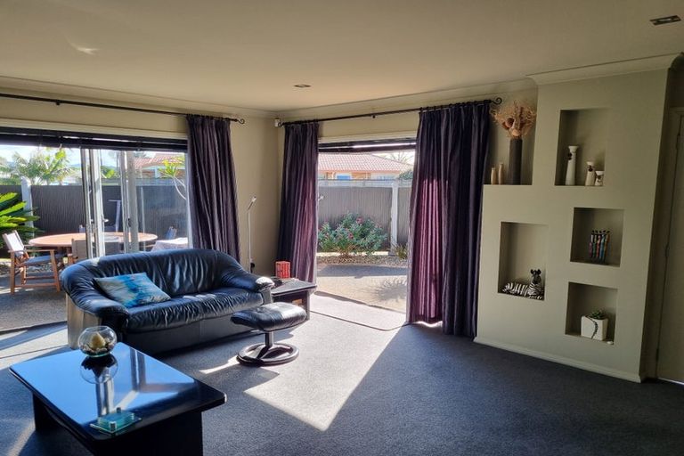 Photo of property in 35 Barbados Way, One Tree Point, 0118