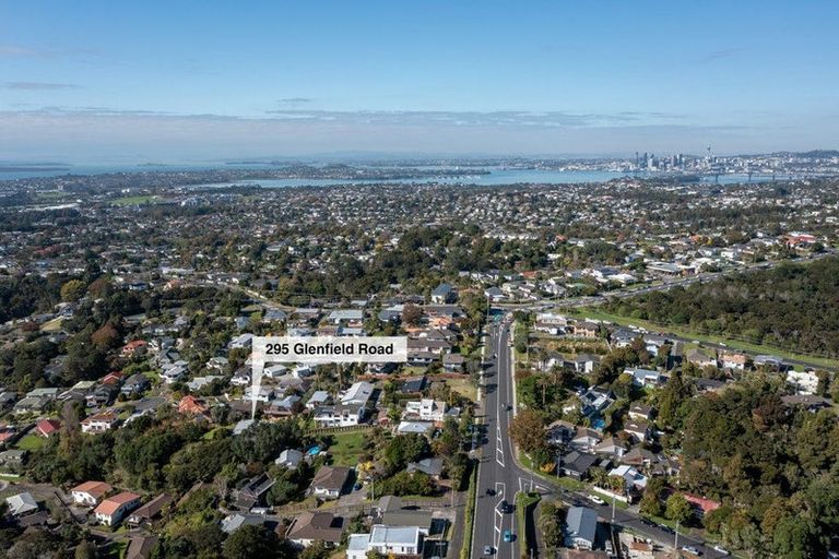 Photo of property in 295 Glenfield Road, Glenfield, Auckland, 0629