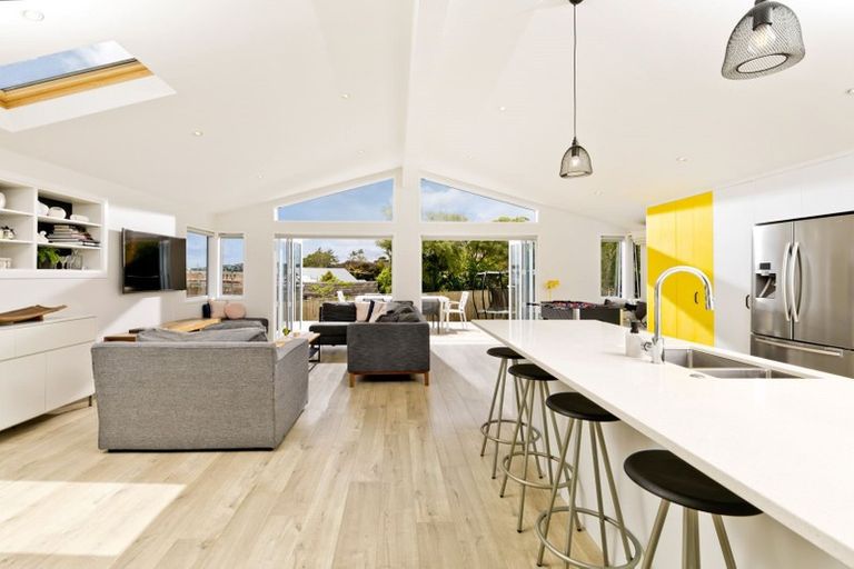 Photo of property in 8 Isobel Road, Greenhithe, Auckland, 0632