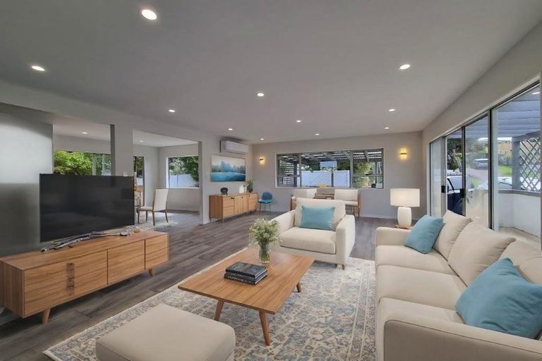 Photo of property in 216 Glamorgan Drive, Northcross, Auckland, 0630