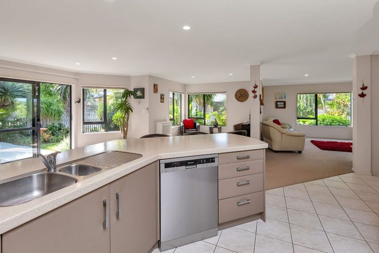 Photo of property in 55 Pyle Road West, One Tree Point, 0118