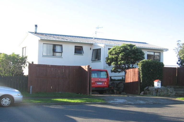 Photo of property in 114 Pikarere Street, Titahi Bay, Porirua, 5022