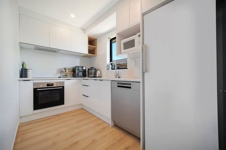 Photo of property in 15d Pipitea Place, Massey, Auckland, 0614