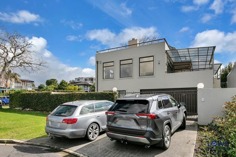Photo of property in 1a Bournemouth Terrace, Murrays Bay, Auckland, 0630