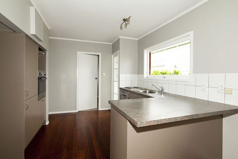Photo of property in 1/134 Calliope Road, Stanley Point, Auckland, 0624
