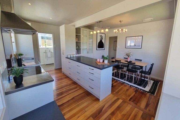 Photo of property in 130 Main Road, Titahi Bay, Porirua, 5022