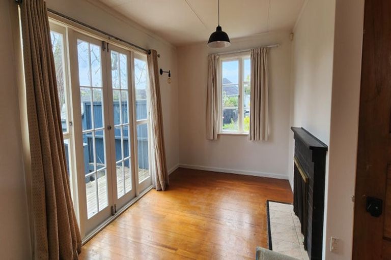 Photo of property in 77 Tahapa Crescent, Meadowbank, Auckland, 1072
