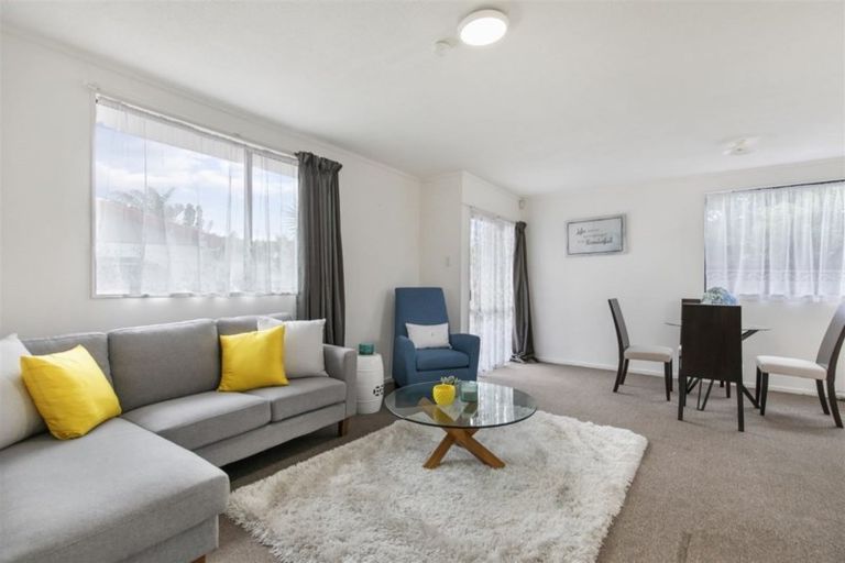 Photo of property in 2/61 Redcrest Avenue, Red Hill, Papakura, 2110