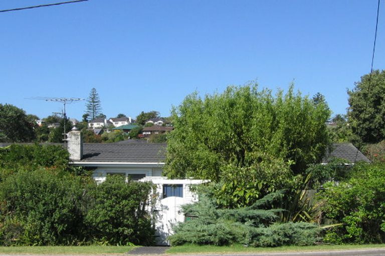 Photo of property in 1/46 Matipo Road, Mairangi Bay, Auckland, 0630