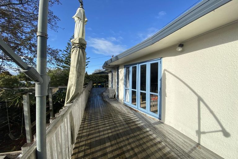 Photo of property in 1/19 Lowtherhurst Road, Massey, Auckland, 0614