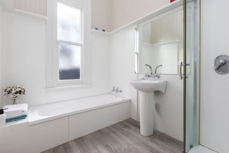 Photo of property in 17 Reeves Road, Opawa, Christchurch, 8023